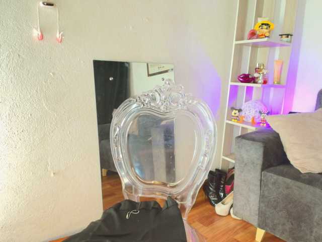 Zully-Green live cam on BongaCams