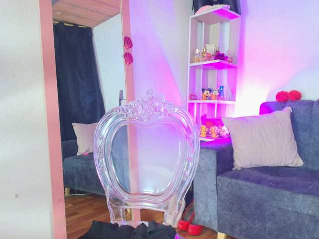 Zully-Green live webcam show