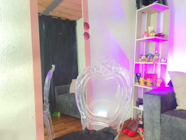 Zully-Green live cam on BongaCams