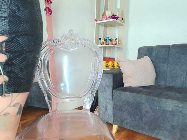 Zully-Green live cam on BongaCams