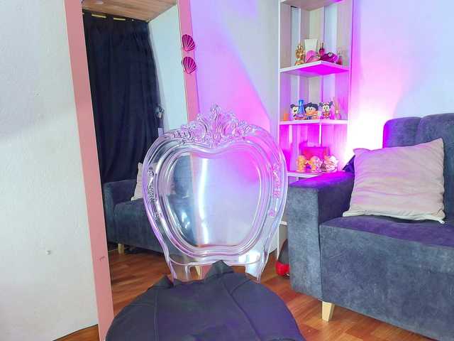 Zully-Green live cam on BongaCams