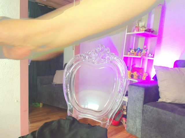 Zully-Green live cam on BongaCams