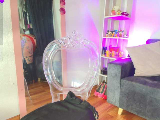 Zully-Green live cam on BongaCams