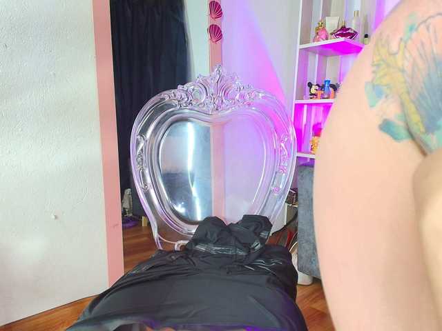 Zully-Green live cam on BongaCams