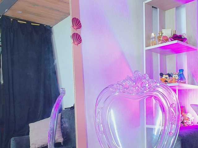 Zully-Green live webcam show