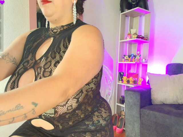 Zully-Green live cam on BongaCams