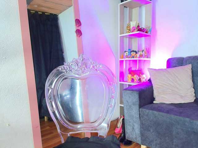 Zully-Green live cam on BongaCams