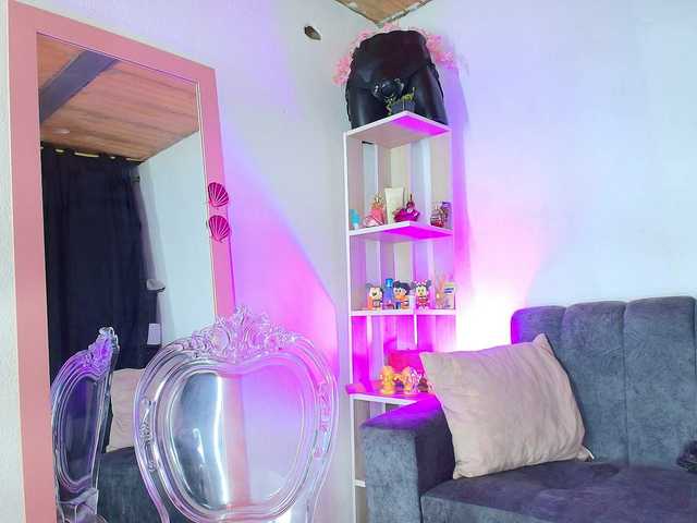 Zully-Green live cam on BongaCams