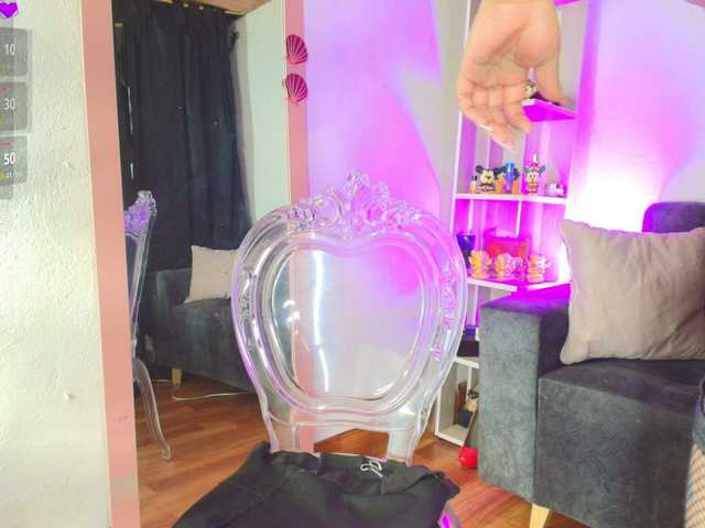 Zully-Green live cam on BongaCams