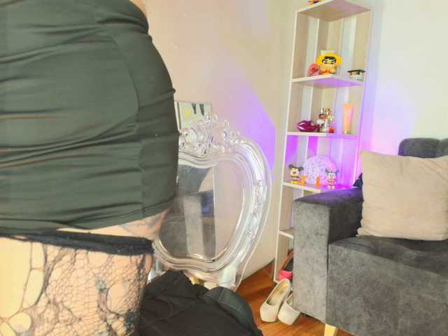 Zully-Green live cam on BongaCams