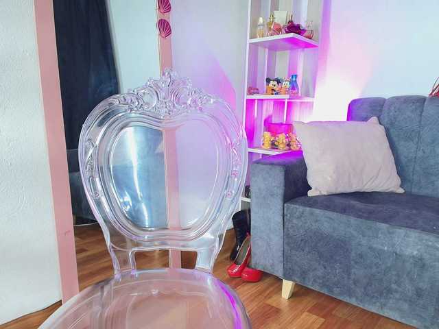 Zully-Green live cam on BongaCams
