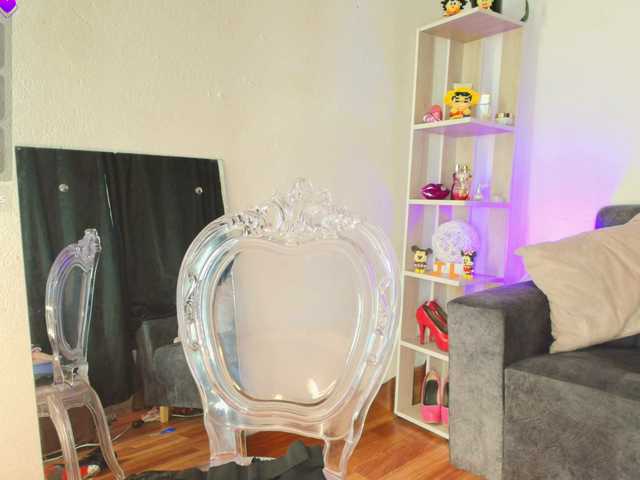 Zully-Green live cam on BongaCams