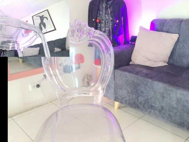 Zully-Green live cam on BongaCams