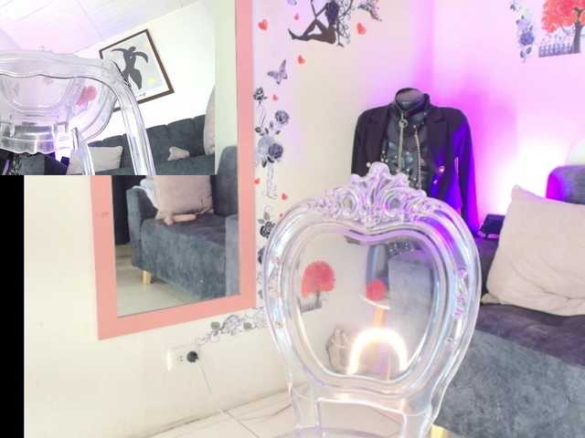 Zully-Green live cam on BongaCams