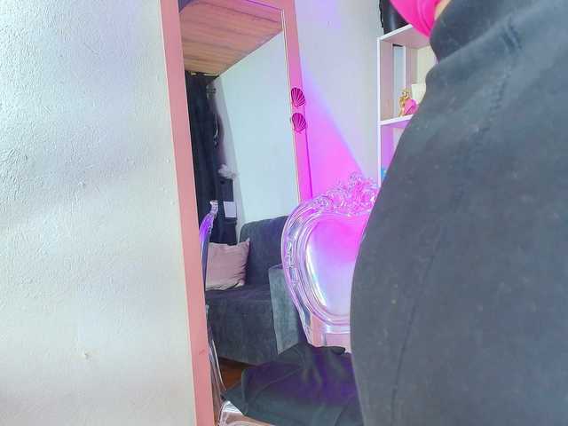 Zully-Green live cam on BongaCams