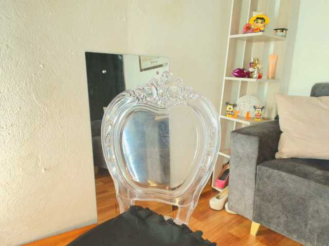 Zully-Green live cam on BongaCams