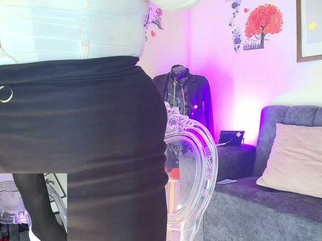 Zully-Green live cam on BongaCams