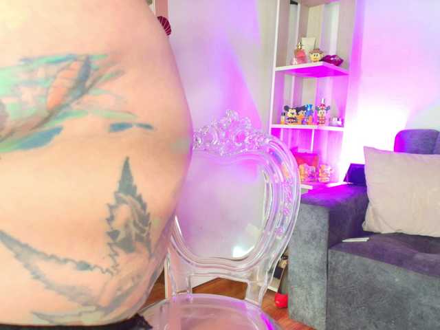 Zully-Green live cam on BongaCams
