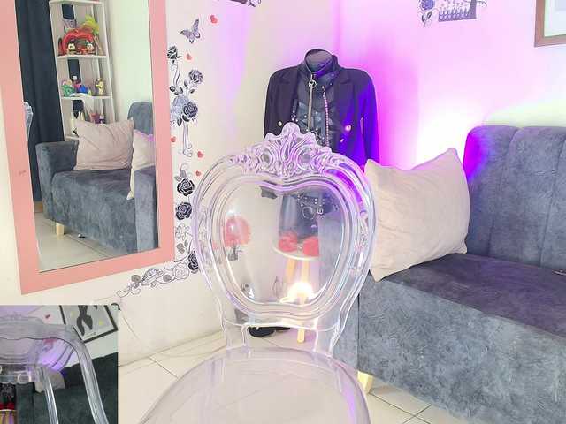 Zully-Green live cam on BongaCams