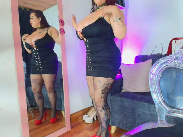 Zully-Green live webcam show