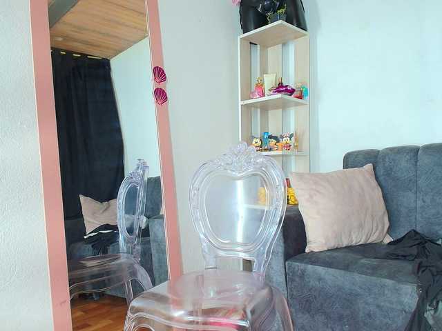Zully-Green live cam on BongaCams