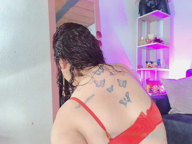 Zully-Green live cam on BongaCams