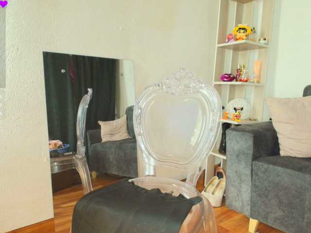 Zully-Green live cam on BongaCams