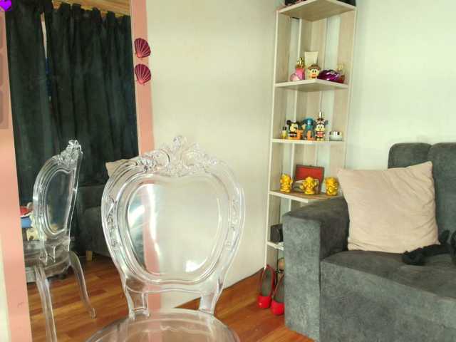 Zully-Green live cam on BongaCams