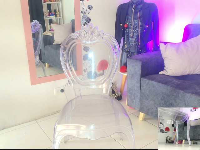 Zully-Green live cam on BongaCams