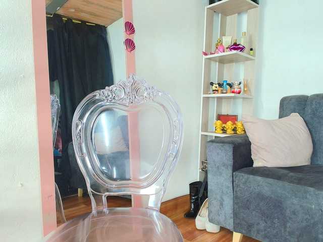 Zully-Green live cam on BongaCams