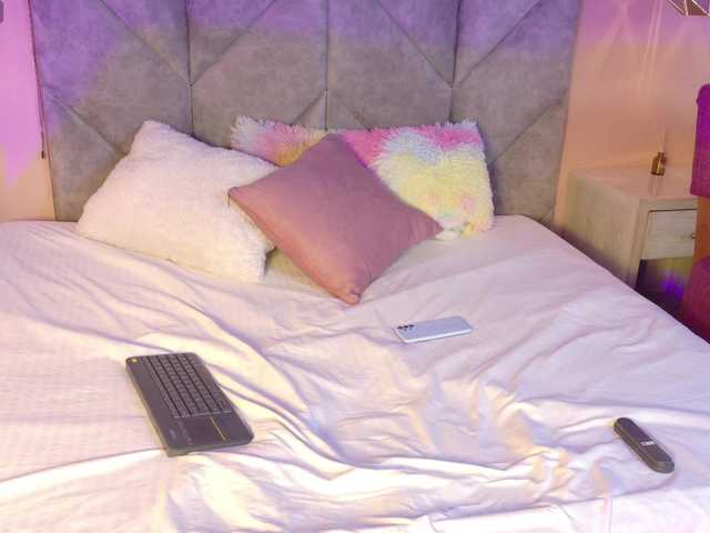 ManuelaRousse — live female cam
