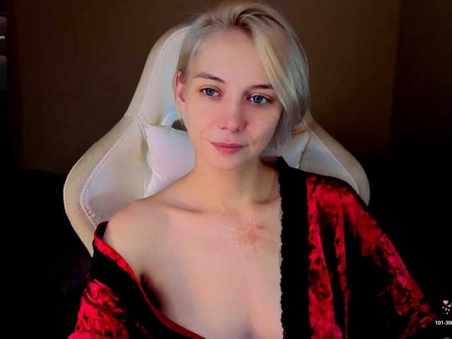blondeiceann live cam on BongaCams