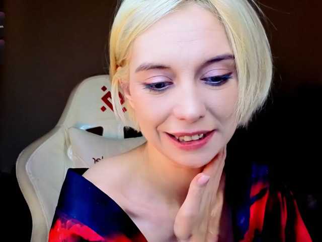 blondeiceann live cam on BongaCams