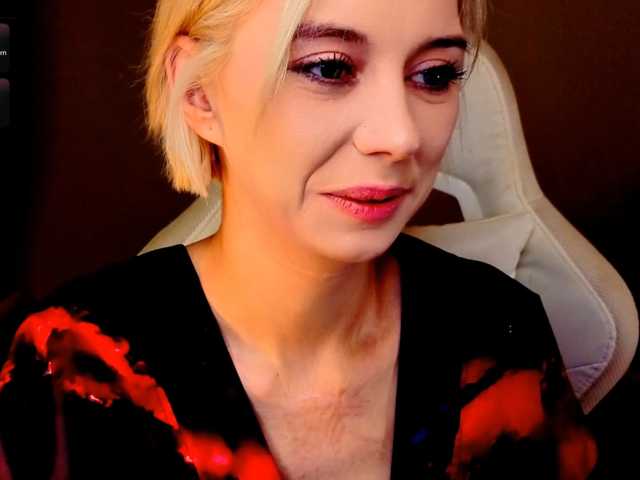 blondeiceann live cam preview
