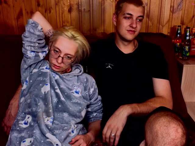 blondeiceann – currently Offline