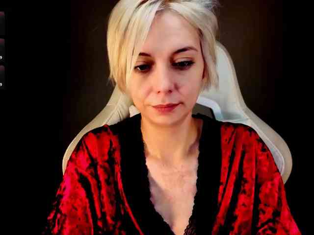 BlondeIce webcam
