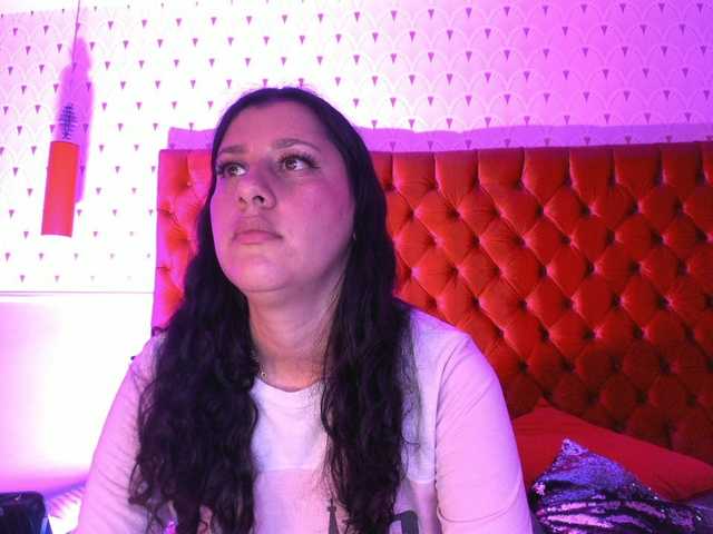 le modèle LunaSmith est en webcam porno dans un show sur le site bongacams, il possède les tags suivants: Latino/Hispanic,Brunette,Shaved