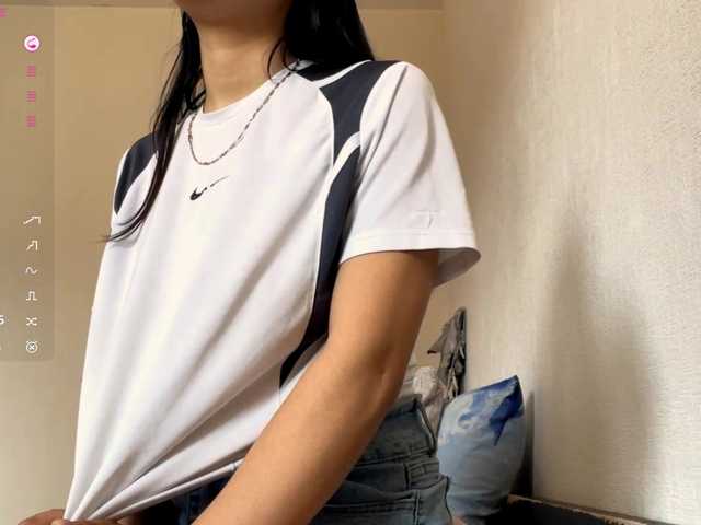 EmeritaFroehner live cam on BongaCams
