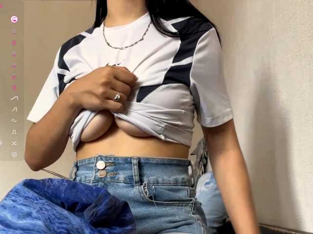 EmeritaFroehner live cam on BongaCams