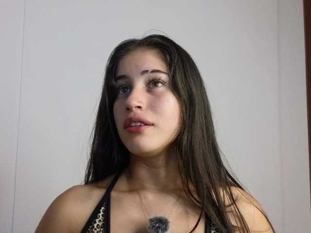 Bella-Rose live cam on BongaCams