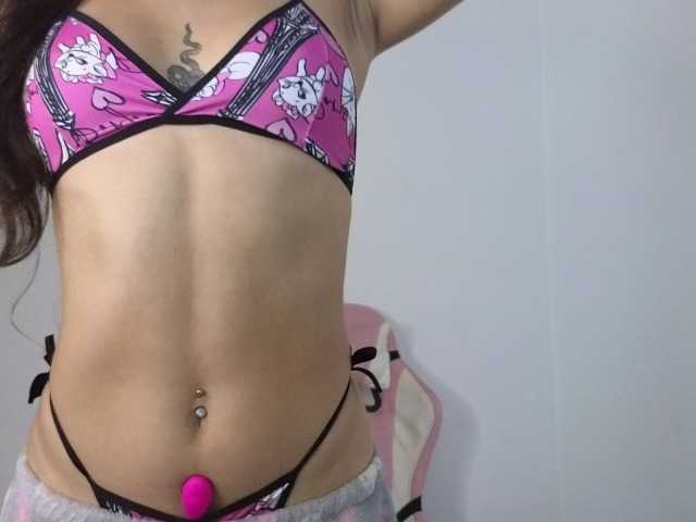 Bella-Rose live cam on BongaCams