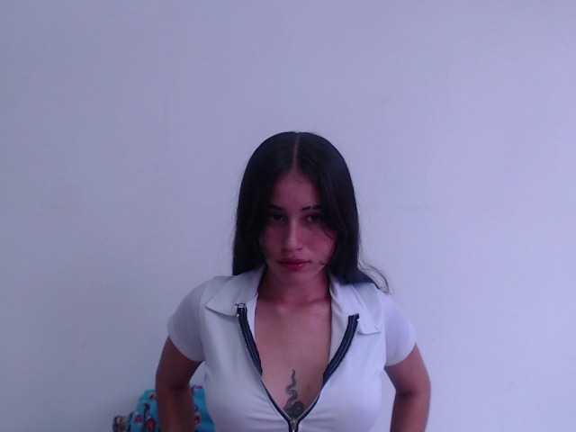 Bella-Rose live cam on BongaCams