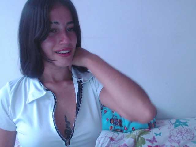 Bella-Rose live cam on BongaCams