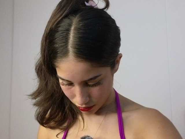 Bella-Rose live cam on BongaCams