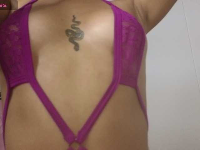 Bella-Rose live cam on BongaCams