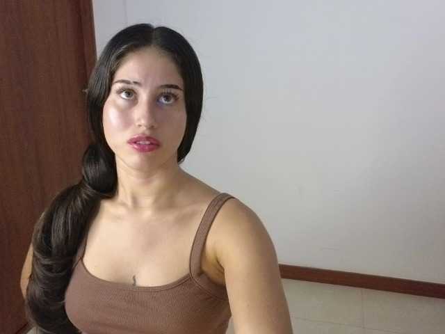 Bella-Rose live cam on BongaCams