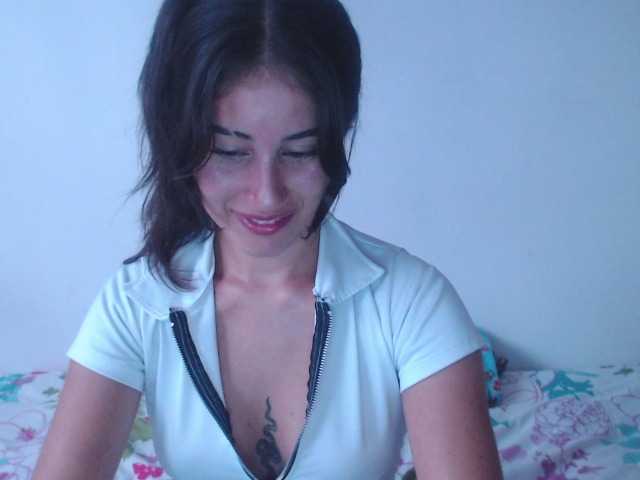 Bella-Rose live cam on BongaCams