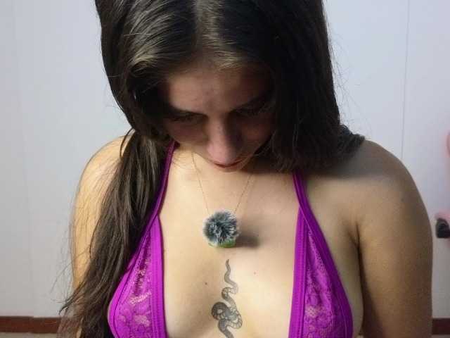 Bella-Rose live cam on BongaCams