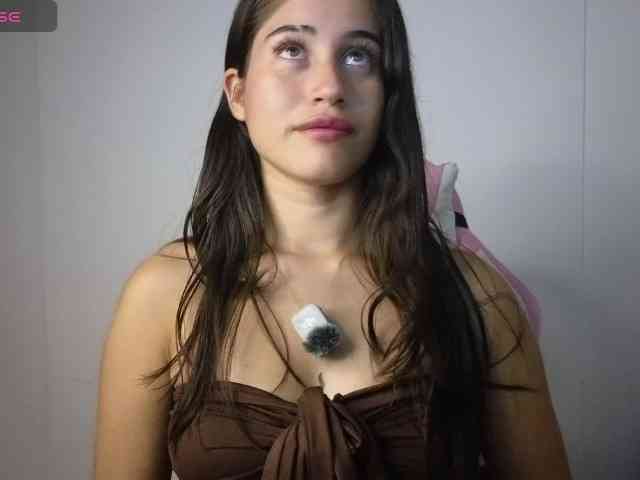 モデル: BellaRose-