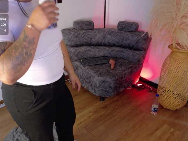 Emma-sexxy's BongaCams show and profile